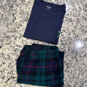 Old Navy Women’s XS Christmas Pajama Short-Sleeve T-Shirt & Plaid Pants Set